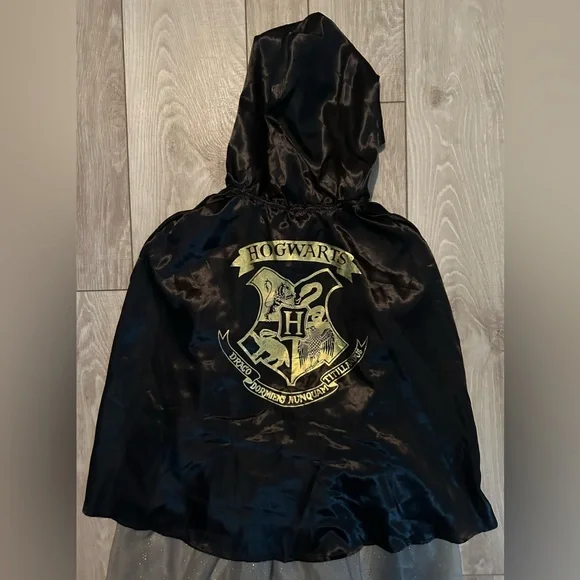 NWT Harry Potter Gryffindor Dress W/Cape Cosplay Costume Size Kids L(10-12) - Picture 6 of 8
